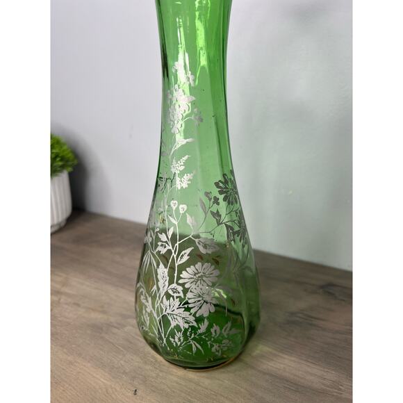 Vintage Green Handblown and Painted white and gold ruffle vase - Picture 5 of 7